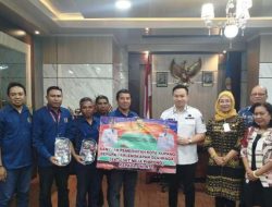 Bantuan Perlengkapan Olahraga kepada PWI NTT