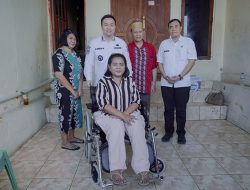 Walikota Kupang Tunjukkan Kepedulian Sosial, Beli Kursi Roda Baru untuk Warga Disabilitas