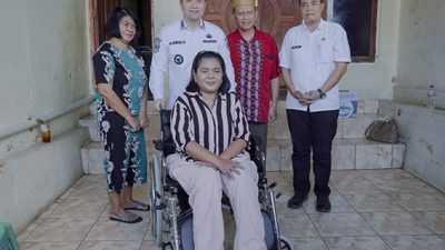 Walikota Kupang Tunjukkan Kepedulian Sosial, Beli Kursi Roda Baru untuk Warga Disabilitas