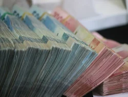 Nenek 65 Tahun Selamatkan Uang Rp3,6 Miliar, Hadiahnya Cuma Rp25 Ribu per Orang!