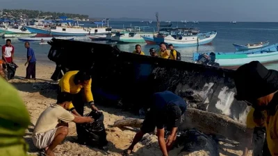 Pantai Nunbaun Sabu Disulap Kinclong! Polisi, TNI hingga Warga Turun Tangan Bareng
