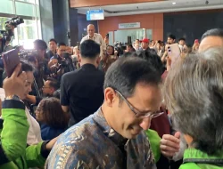 Air Mata Nadiem Pecah! Dipeluk Driver Ojol Jelang Vonis Kasus Chromebook