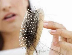 😱 Rambut Rontok Terus? Jangan Asal Pakai Serum! Dokter Ungkap Tanda Bahaya yang Wajib Diwaspadai