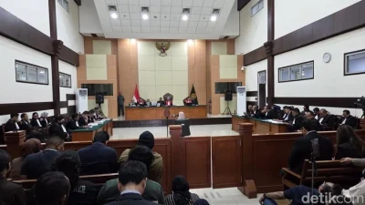 dr Tifa Tolak Damai! Pilih Lawan Jokowi di Pengadilan