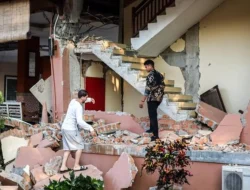 Gempa M 7 NTT: Warga Masih Terjebak di Reruntuhan