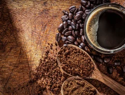Kopi Bikin Gigi Menguning? Kebiasaan Ini Bisa Jadi Penyebabnya